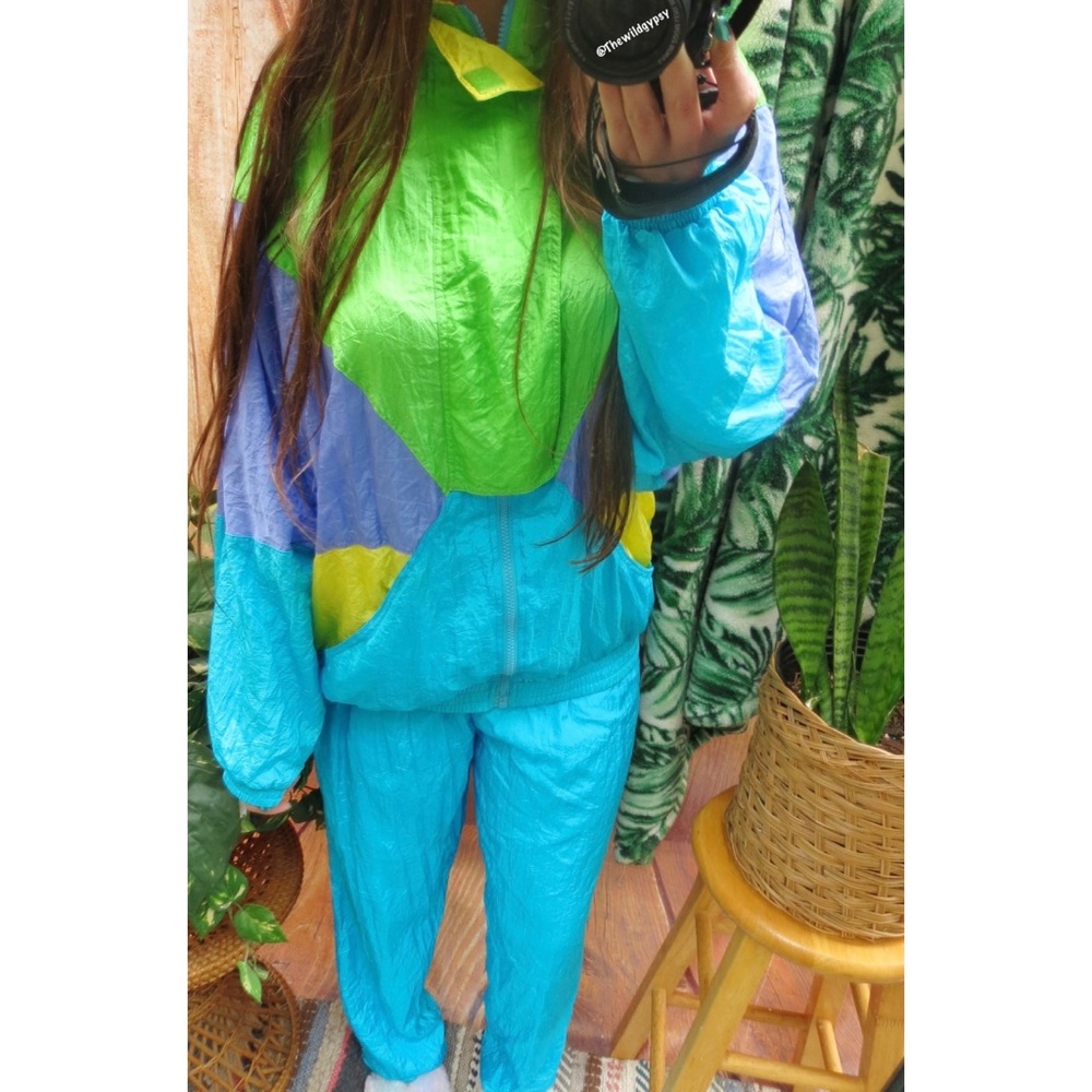 NEW Vintage 80s vibrant track suit set 🍃 - Picture 3 of 8